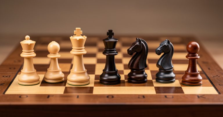 Tout savoir sur les pieces d'echecs : types, valeurs et guide d'achat