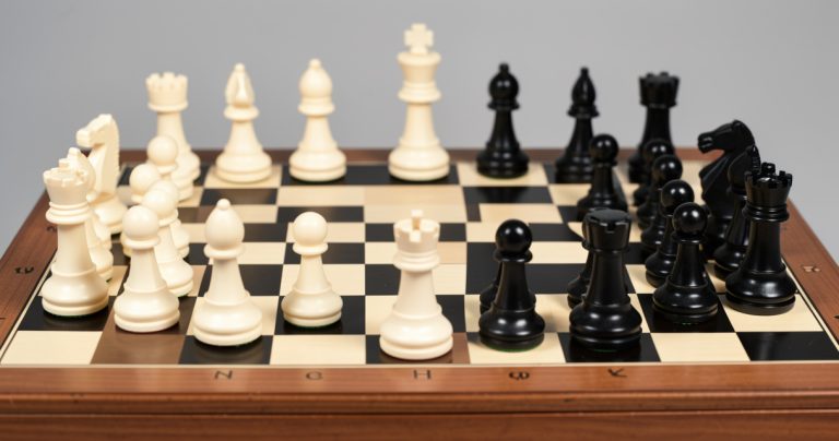 Placement des pièces aux échecs : le guide complet illustré pour débutants